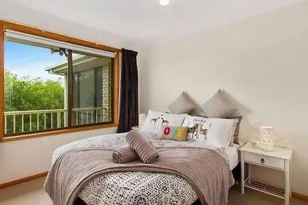 Spacious Modern Home Outstanding Views Sleeps 9 Hobart Exterior photo