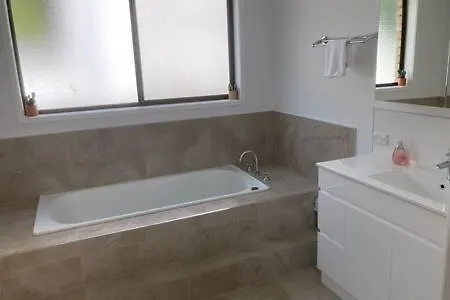 Spacious Modern Home Outstanding Views Sleeps 9 Hobart Exterior photo