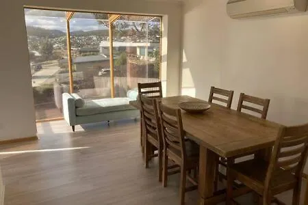 Spacious Modern Home Outstanding Views Sleeps 9 Hobart Exterior photo